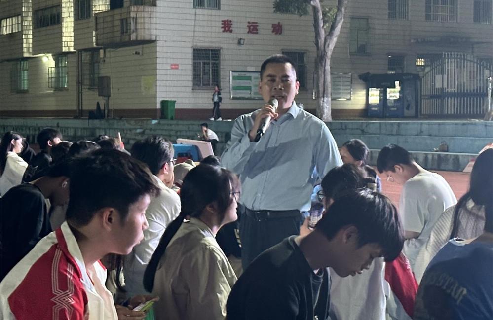 车辆工程学院到广西交通运输学校开展招生宣传活动
