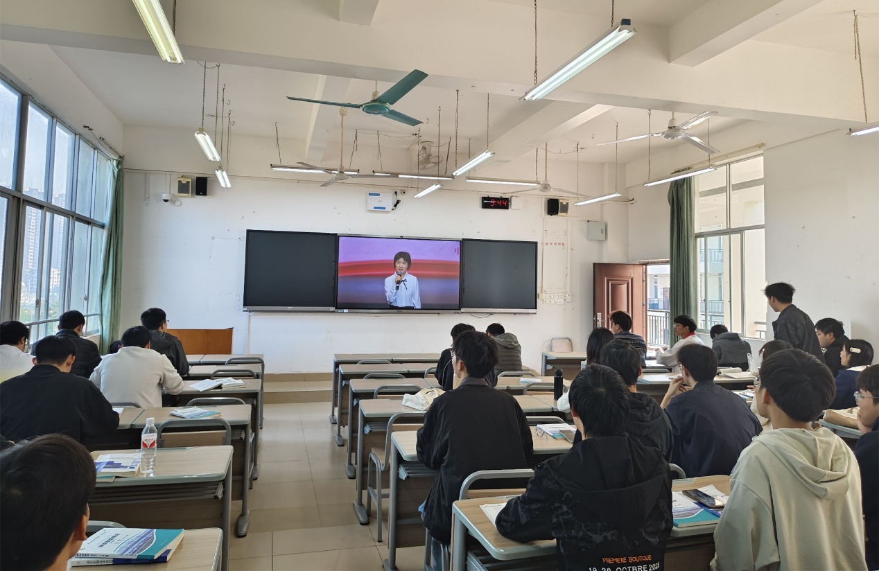 车辆工程学院组织学生观看“宪法晨读”直播活动
