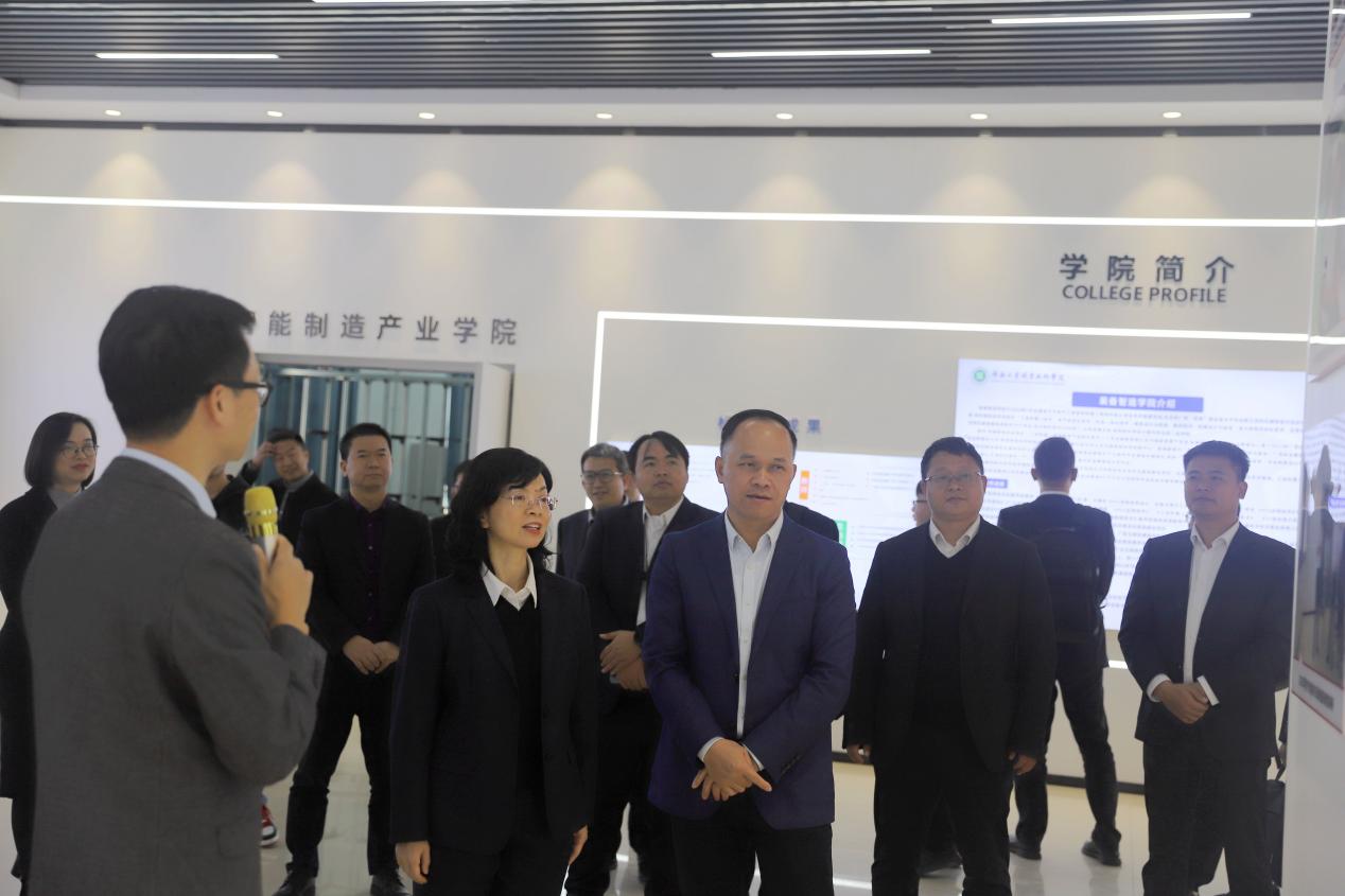 我校与广西玉柴机器集团有限公司签订校企战略合作协议