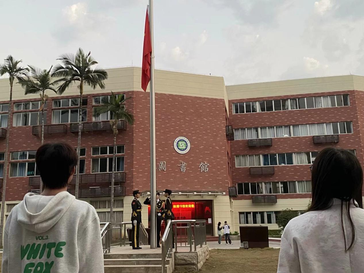 化工技术学院举行新学期升国旗仪式