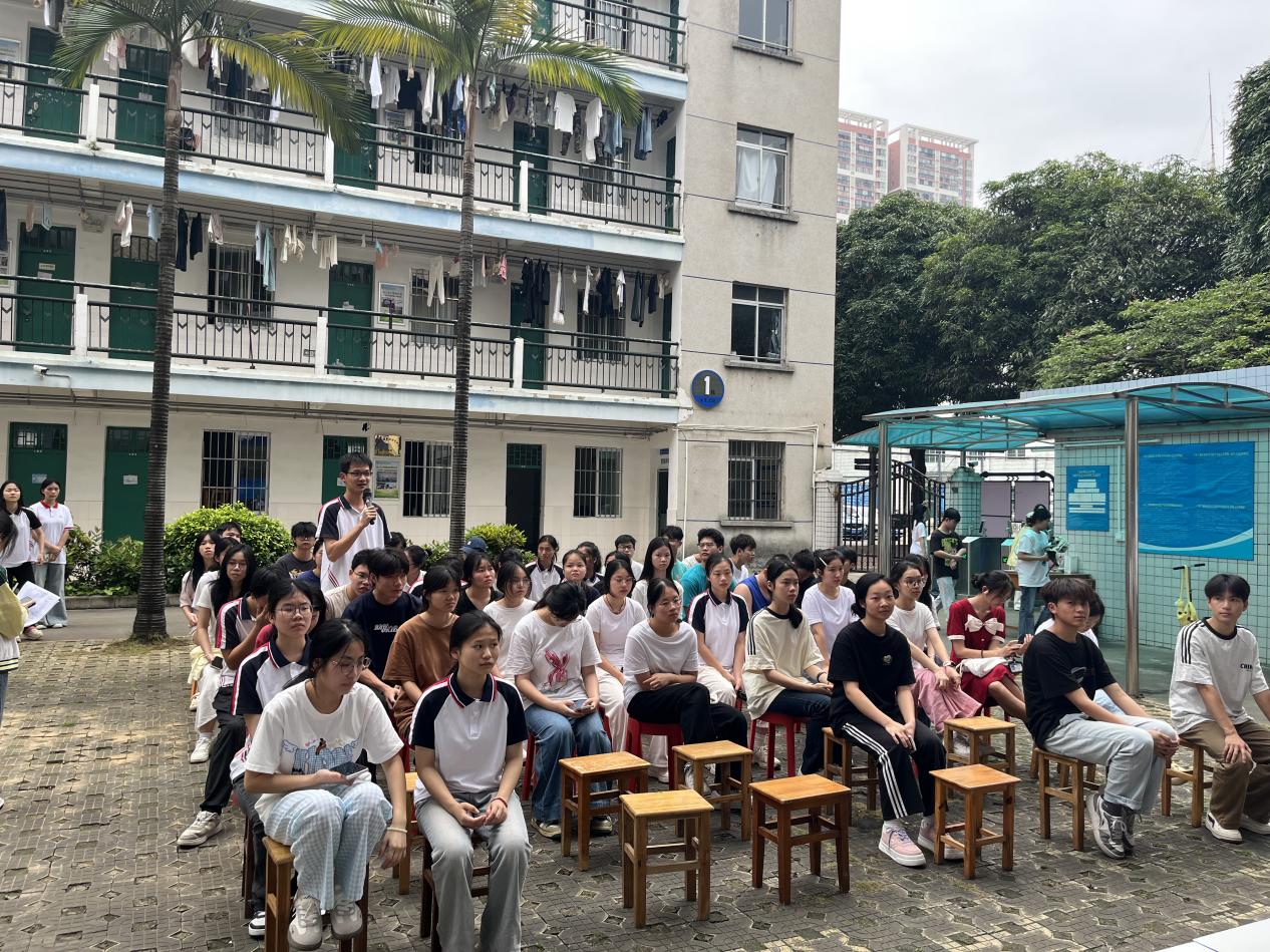 后勤服务咨询与反馈进“一站式”学生社区活动顺利开展