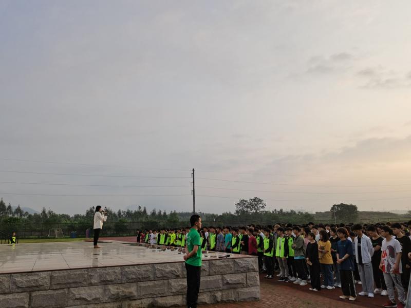 （梁华炎老师发言）.jpg