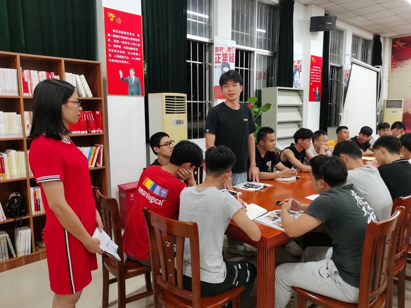 汽修1932班学生回答生命的颜色.jpg