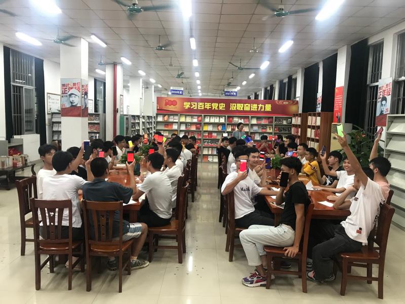 学生分享生命的颜色.jpg