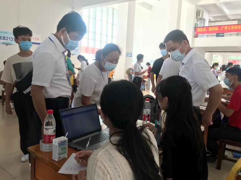怀揣理想逐梦而来，热情迎接携手共进——车辆工程学院喜迎2021级新生