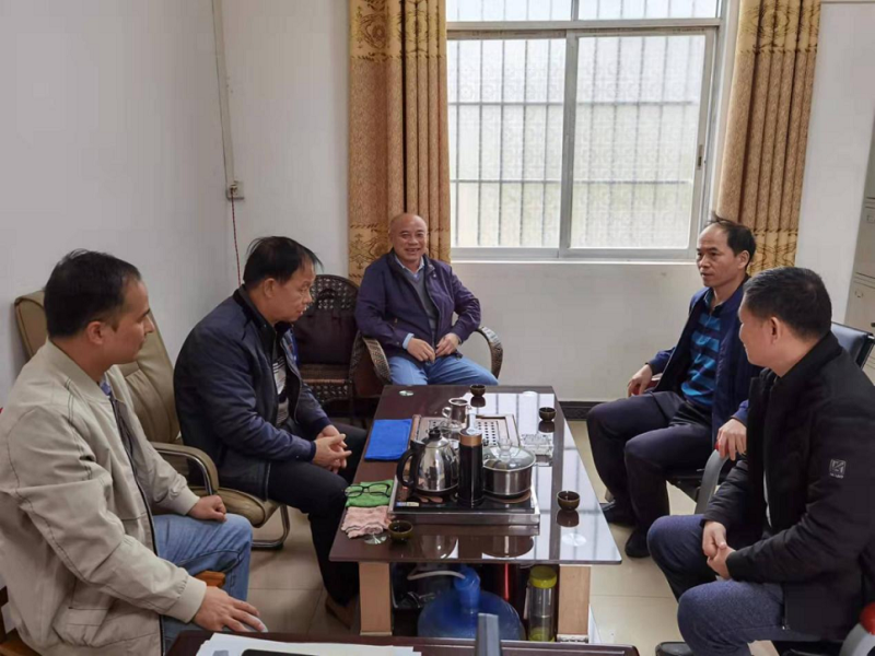 学校副校长黄琼念到桂平市垌心乡督的村调研指导工作