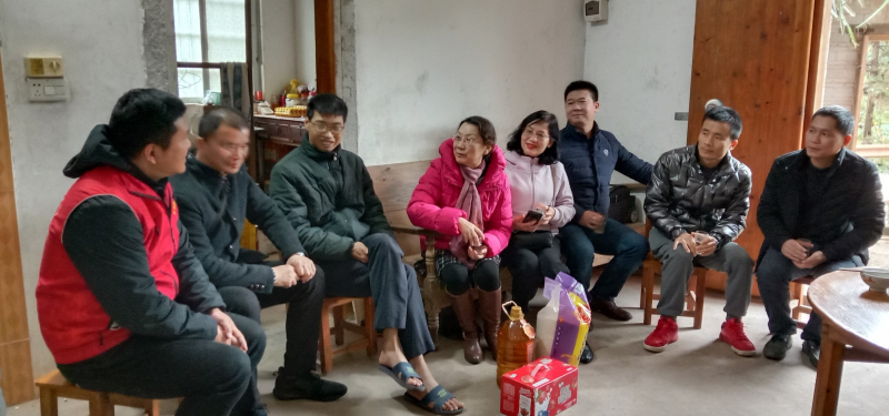 5.走访陈祖成脱贫户.png