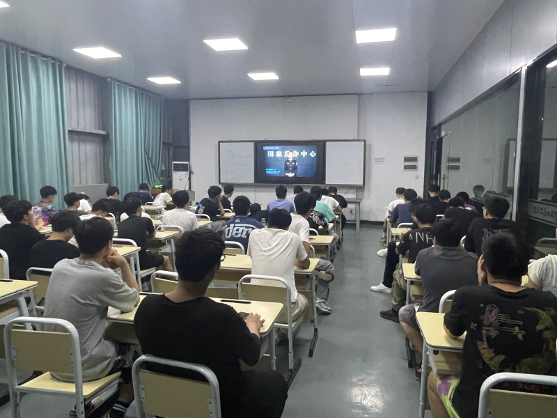车辆工程学院组织在校生 观看防范电信网络诈骗宣传教育直播