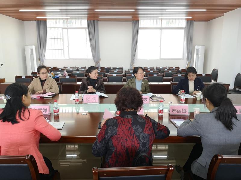 C:UsersAdministratorDesktop\u65b0闻稿月15日‚1.3.15幼师教育学院《幼师教育学院召开2021年度各专业教学指导委员会暨人才培养研讨会》\u56fe7：委员们在热烈讨论.jpg