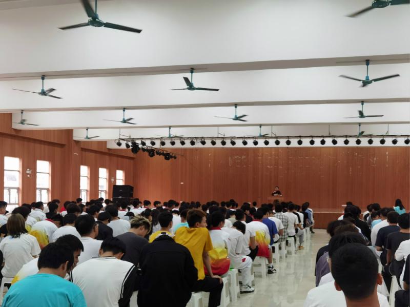 E:\u519c雁玲‚0-2021学年第二学期\u65b0闻稿月22日.17建筑工程学院召开“先烈楷模暖我心，雷锋精神照我行”主题周课教育\u4e8c校区周课现场（小图）.jpg