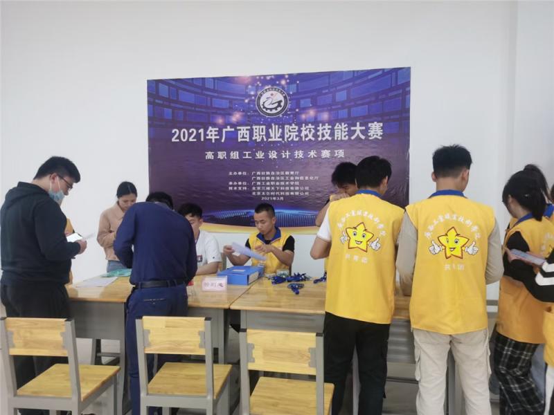 志愿者协助签到_副本.jpg