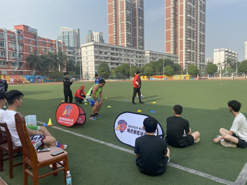 E:\u519c雁玲‚0-2021学年第二学期\u65b0闻稿\u4f53魄与精神比翼齐飞——英式触式橄榄球教师培训会在我校圆满举办\u52a8作练习.jpg