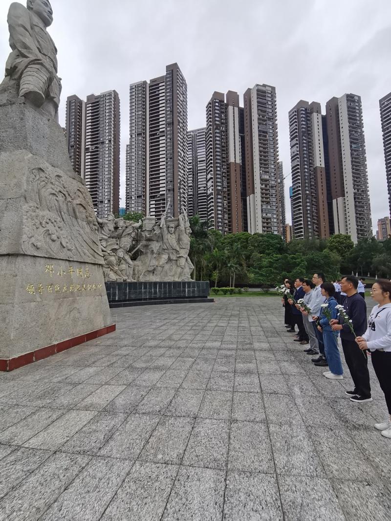 C:UserscfbDesktop‚1.4.30轻工化工学院《【党史学习教育】轻工化学学院教师党支部开展“赓续英烈精神，汲取奋进力量”主题党日活动》‚1.4.30轻工化工学院《【党史学习教育】轻工化学学院教师党支部开展“赓续英烈精神，汲取奋进力量”主题党日活动》\u4fee改后的图敬献鲜花.jpg
