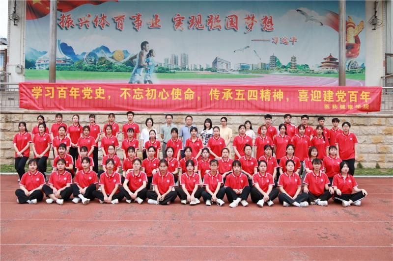 师生合影.jpg