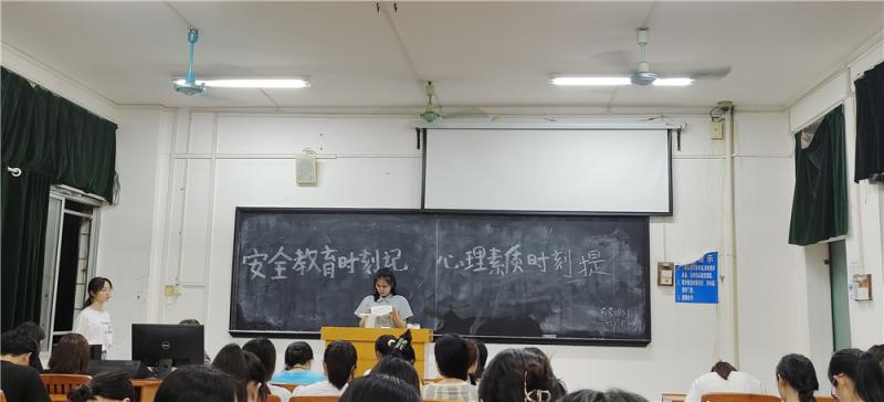 C:UserscfbDesktop‚10601医药健康学院开展“安全教育时刻记，心理素质时刻提”主题教育活动\u53d1网站\u6d3b动现场.jpg