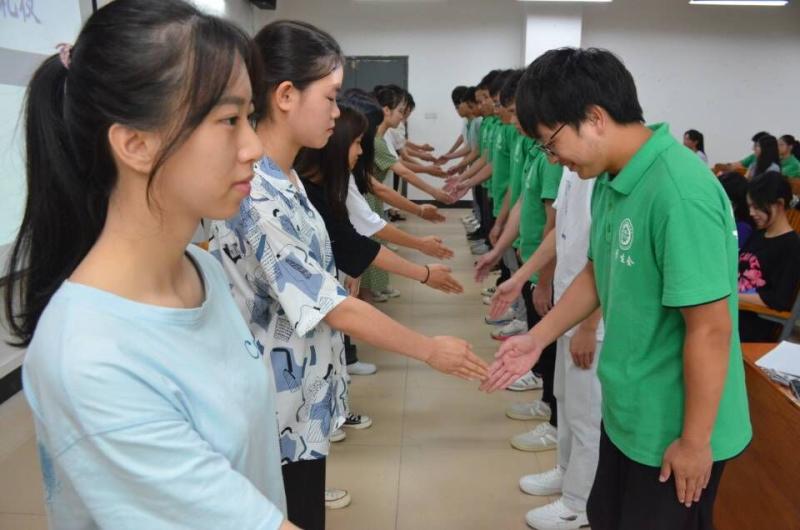 握手礼仪.jpg