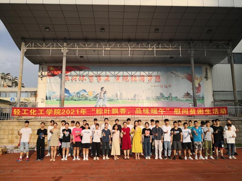 活动大合照 1000.jpg