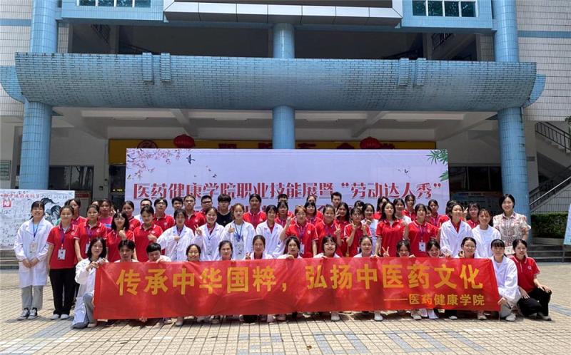 活动合影.jpg