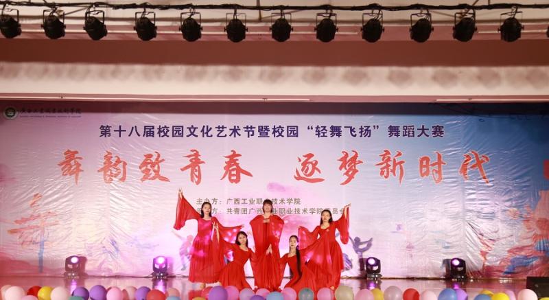 舞蹈《灯火里的中国》小尺寸.jpg