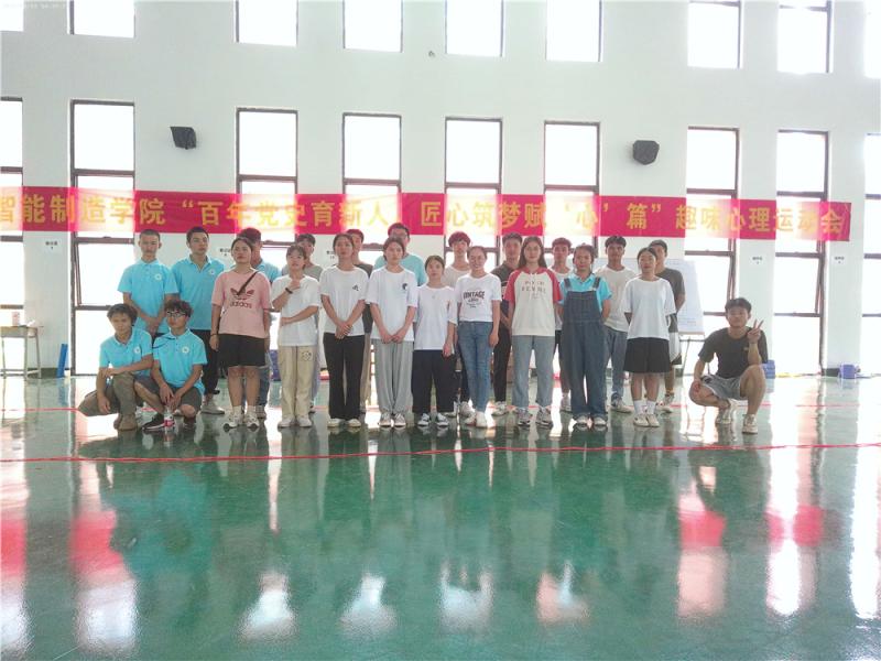 工作人员合影.jpg