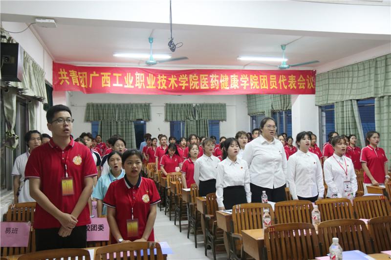 奏唱国歌.jpg