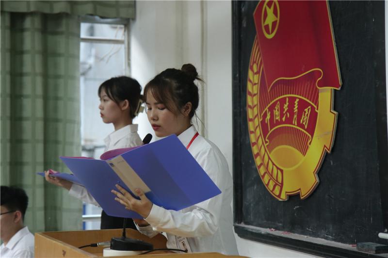 第一副书记吴凤绵做团委工作总结.jpg