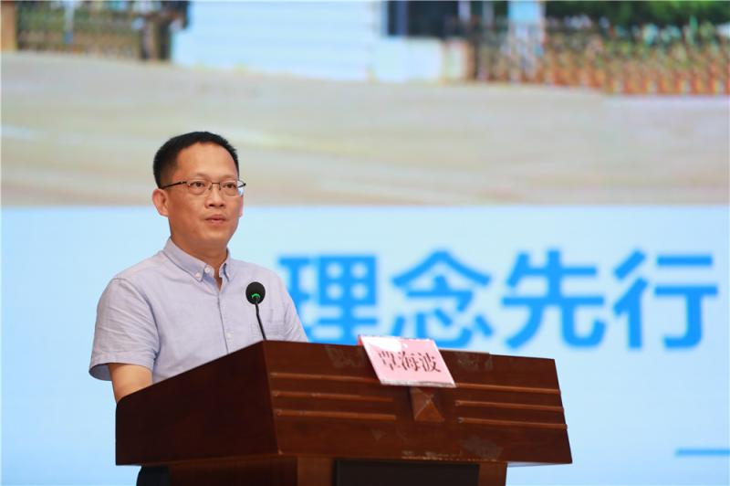 自治区诊改专委会主任委员、柳州市第一职业技术学校校长覃海波作学校和教师层面的诊改培训.jpg