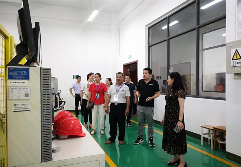 走访学院实训场所.jpg