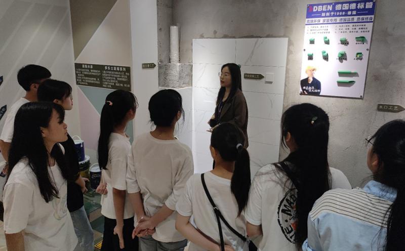 4-参观水电施工样板模型.jpg