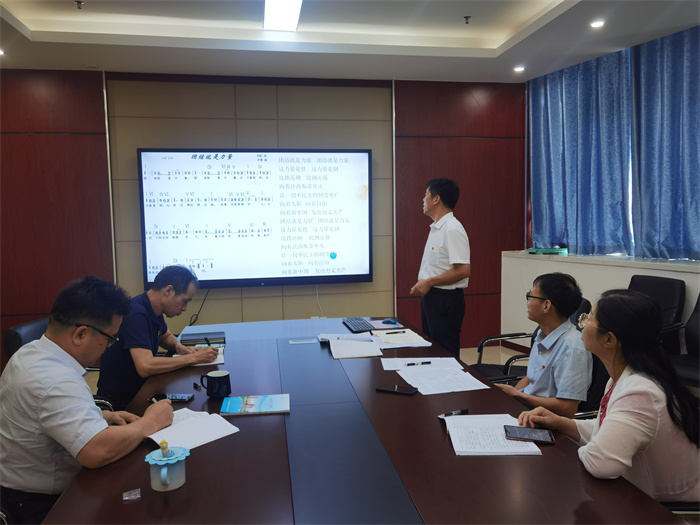 支部书记唱《团结就是力量》.jpg