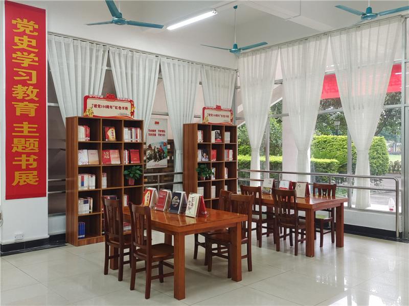 党史学习教育主题书展活动现场（一）.jpg