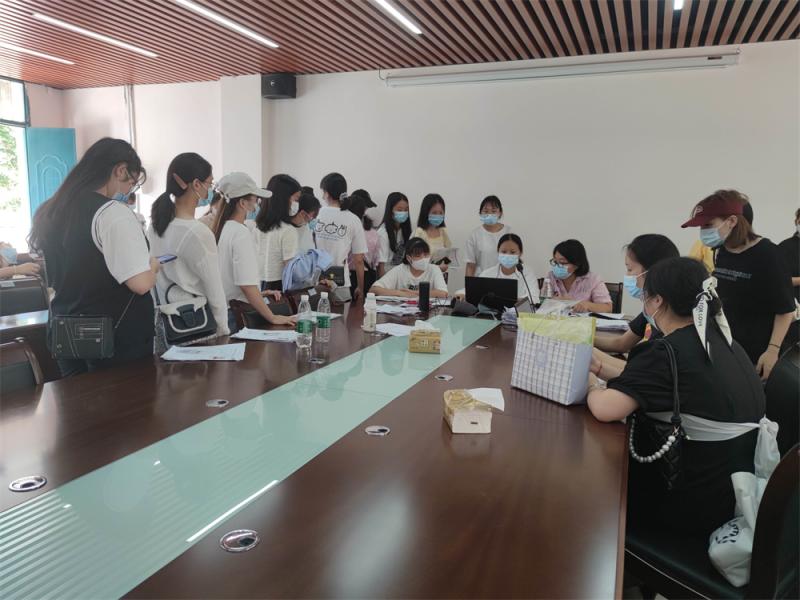 【我为群众办实事】我校顺利完成2021年应届毕业生教师资格认定工作