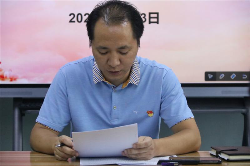 支部书记作报告.jpg