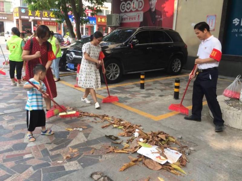 图三；支部党员积极打扫落叶.jpg