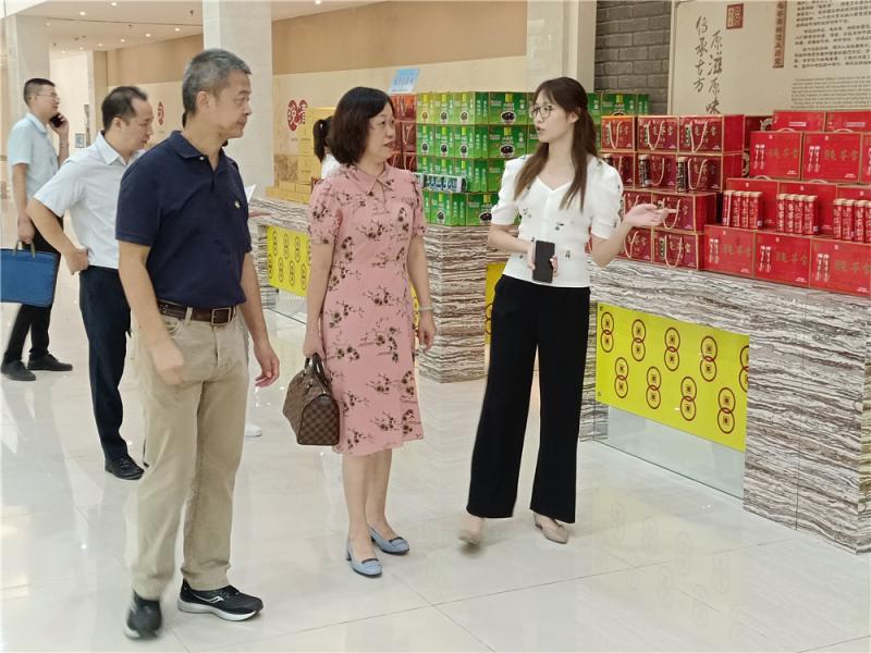 1参观龟苓膏文化博览园.jpg