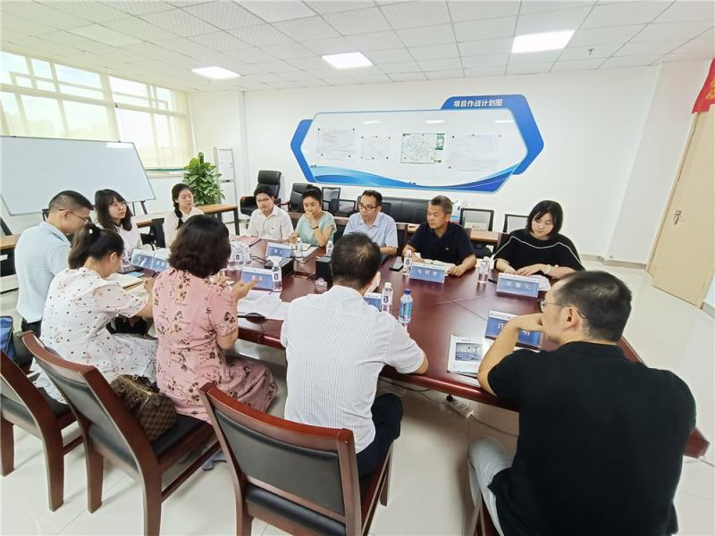 2.与广投医健集团洽谈.jpg