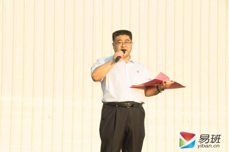 图二：幼师教育学院张正文书记做国旗下的讲话.jpg