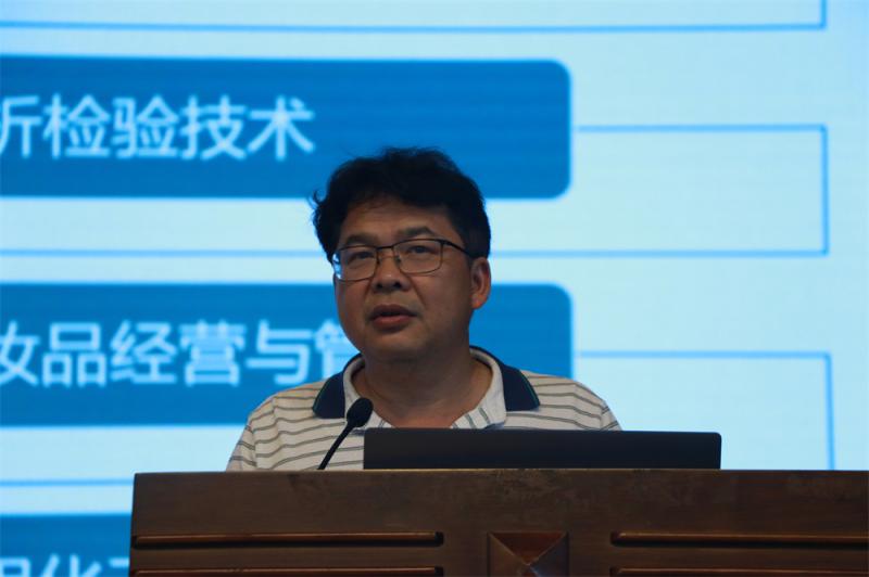 轻工化工学院张立颖院长做《相聚轻化，共创未来》专题发言.jpg