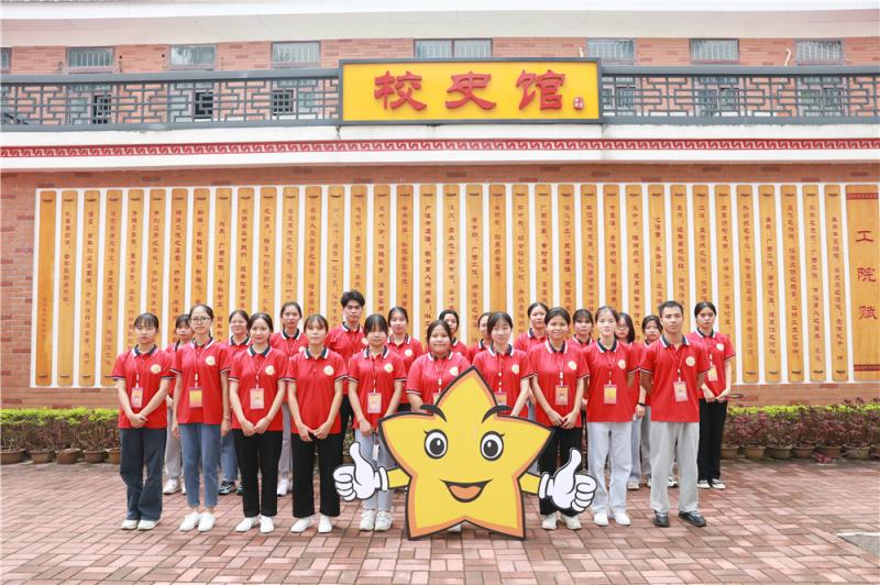 校团委工作人员合影.jpg