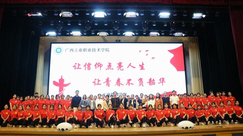 (奋进营全体成员与老师们合影留念）.jpg