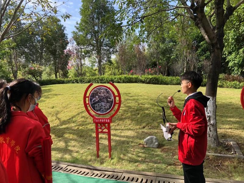 图2：陈婷同学在领学.jpg