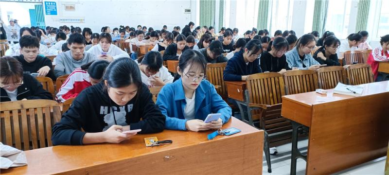 考试现场1.jpg