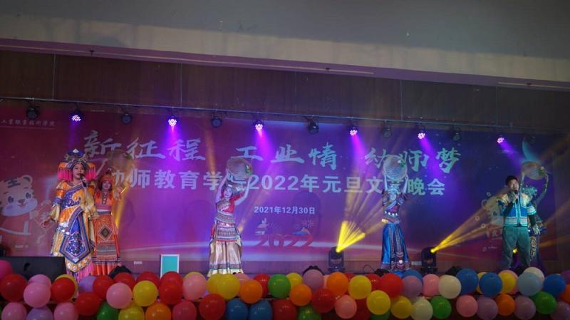 E:\u684c面‚1.1.2幼师教育学院《“新征程•工业情•幼师梦”——幼师教育学院隆重举行庆元旦文艺晚会》‚1.1.2幼师教育学院《“新征程•工业情•幼师梦”——幼师教育学院隆重举行庆元旦文艺晚会》\u56fe4 节目《霓裳羽衣•歌》.jpg