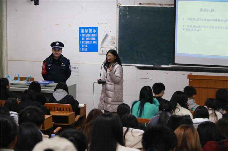 E:\u684c面‚11229医药健康学院组织开展防电信诈骗安全讲座‚11229医药健康学院组织开展防电信诈骗安全讲座\u53d1网站\u540c学分享身边案例.jpg