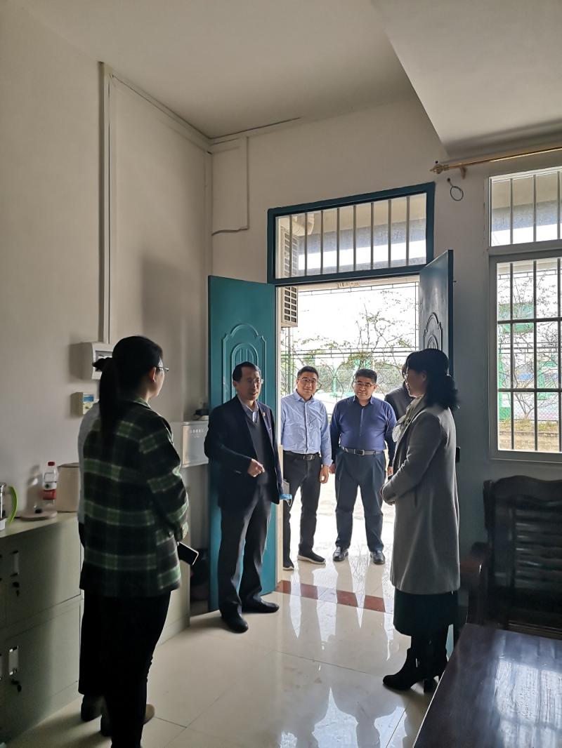 学校领导深入幼师教育学院检查开学工作