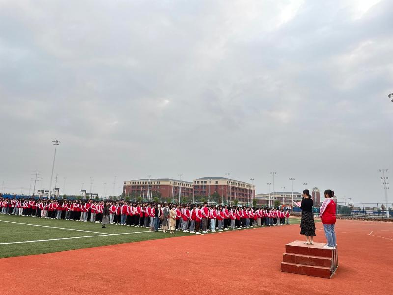 医药健康学院何炜玲老师在三校区发言.jpg