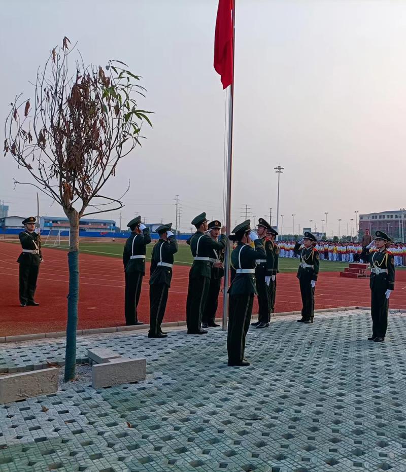 升国旗(小尺寸).jpg