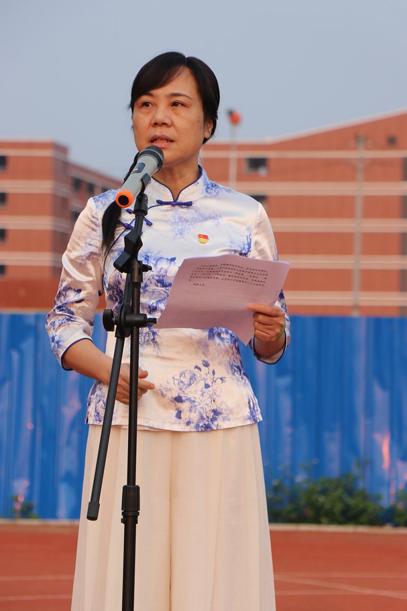 吴伟琦书记作国旗下讲话(小尺寸).jpg