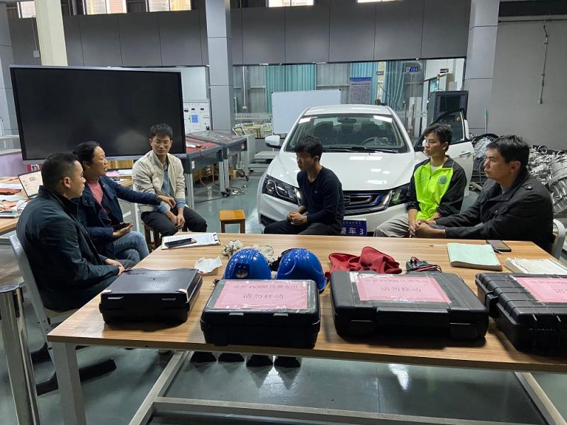 3.赛项工作小组指导学生训练.jpg