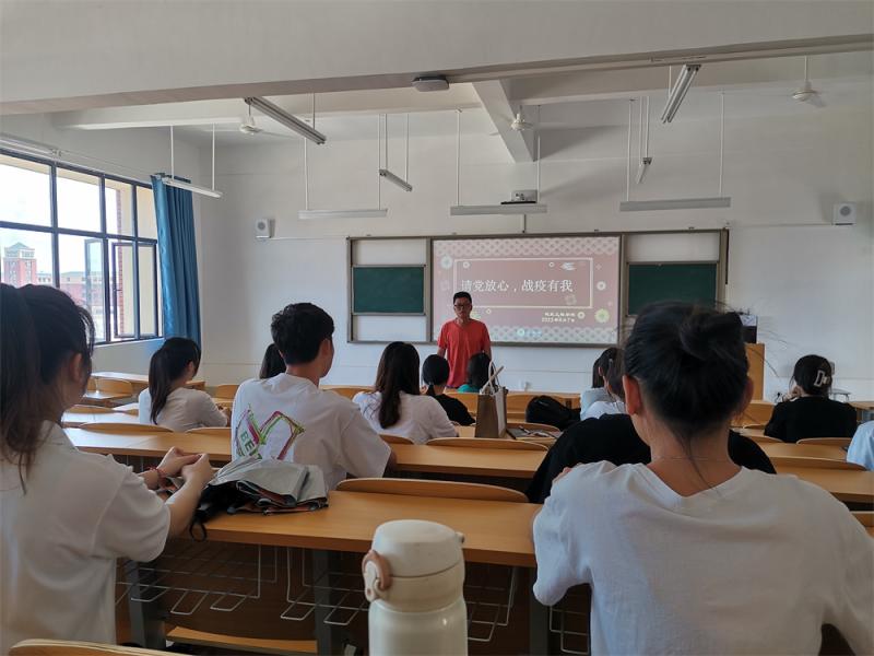 建筑工程学院团委书记郭万崎讲抗疫思政课.jpg